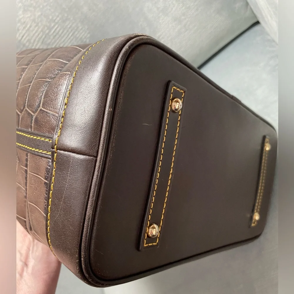 Dooney and Bourke croc logo lock hobo bag amazing condition 11” x 5” x 12” Brown - Picture 10 of 17